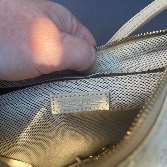 DOONEY & BOURKE Shoulder Bag with Rare Hangtag - Picture 8 of 8